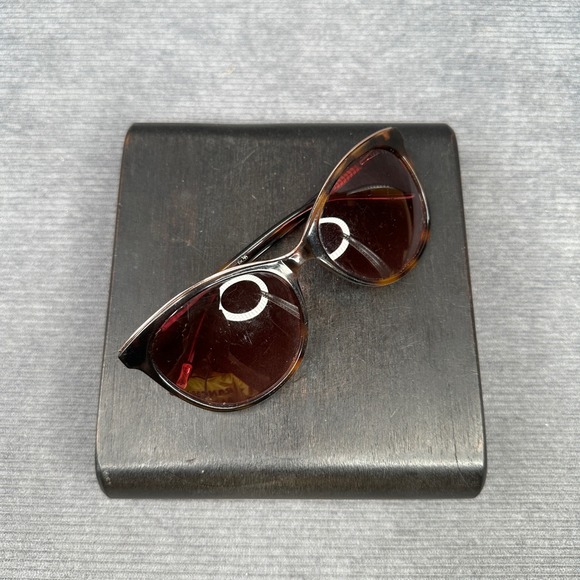 Ted Baker London TBW098 Tortoise Cat Eye Y2K Sunglasses Brown Gradient Lenses main image 12
